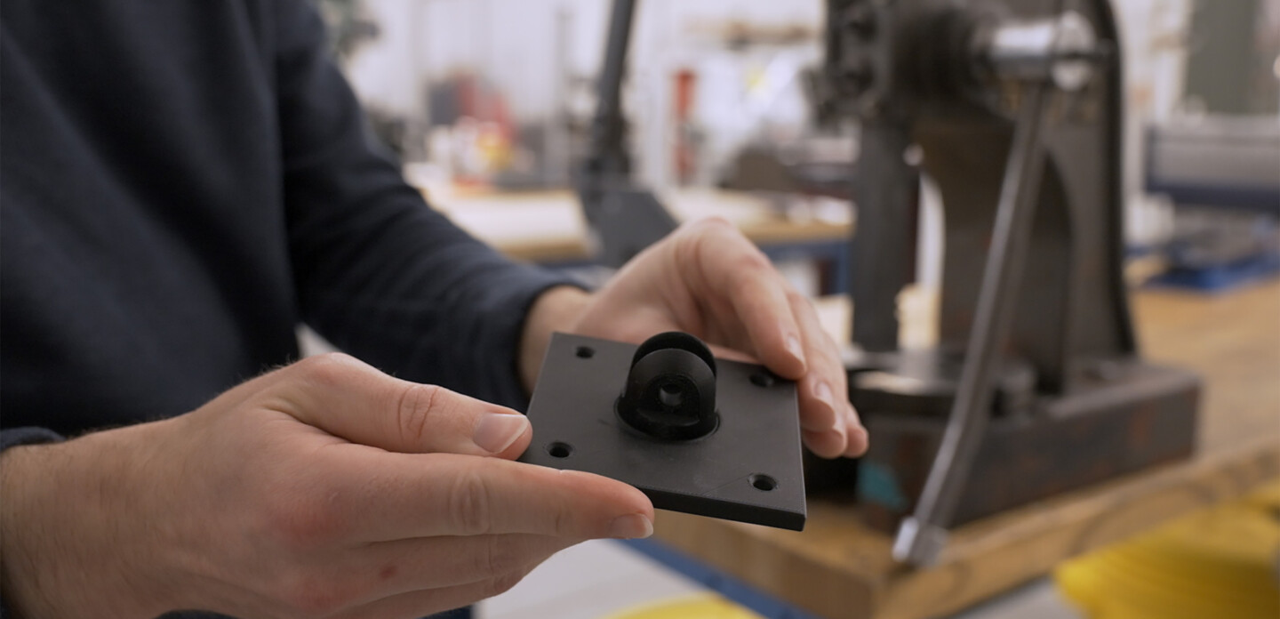 การใช้ส่วนประกอบร่วมและเส้นใยต่อเนื่องเพื่อพิมพ์ชิ้นส่วนที่แข็งแกร่งยิ่งขึ้น