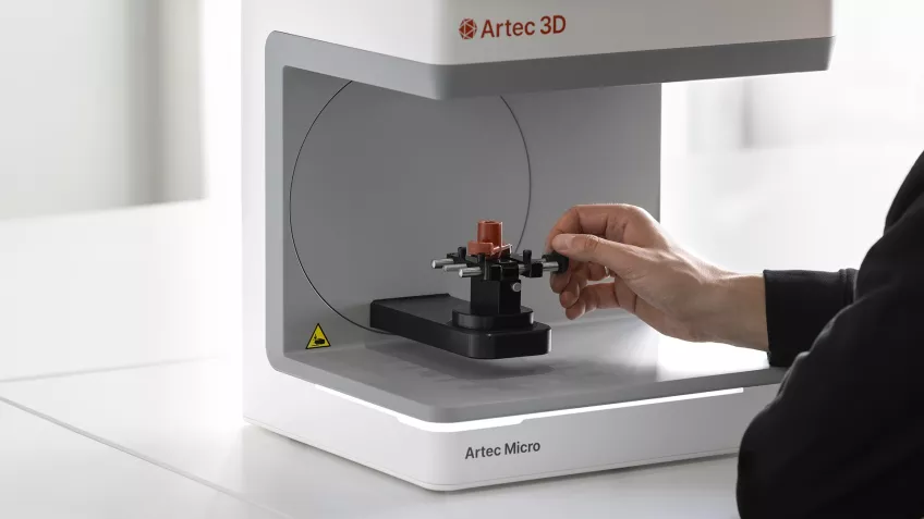 Artec 3D เปิดตัว Micro II: เครื่องสแกน 3D บนเดสก์ท็อปอัตโนมัติสำหรับการแปลงชิ้นส่วนขนาดเล็กให้เป็นดิจิทัลด้วยความแม่นยำ 5 ไมครอน
